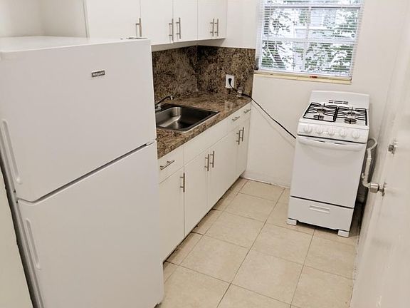 5th image of 1234 Pennsylvania Ave APT 4