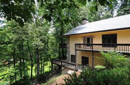 1st image of 614 Lakeshore Dr