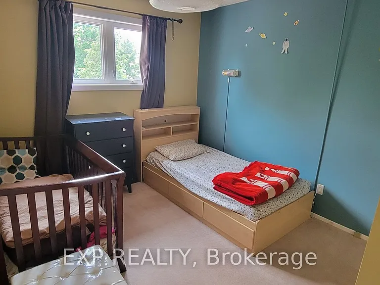 796 Harlequin Cres — Photo 15