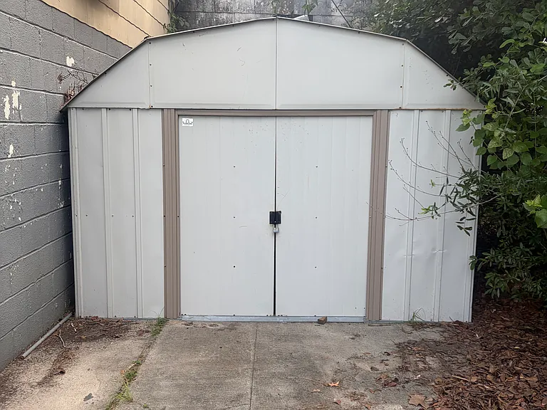 908 Hamilton Ct — Photo 2