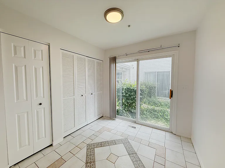 2554 Dickens Dr — Photo 5