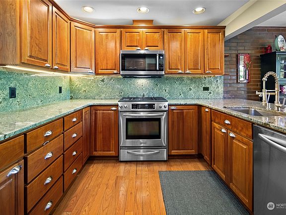4th image of 10734 Glen Acres Drive S #T31