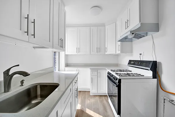 Rented by Prime Realty | media 33