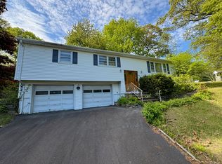 10 Phipps Dr, West Haven, CT 06516