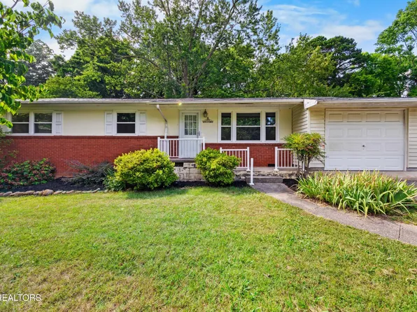 2001 Nandina Dr, Knoxville, TN 37912