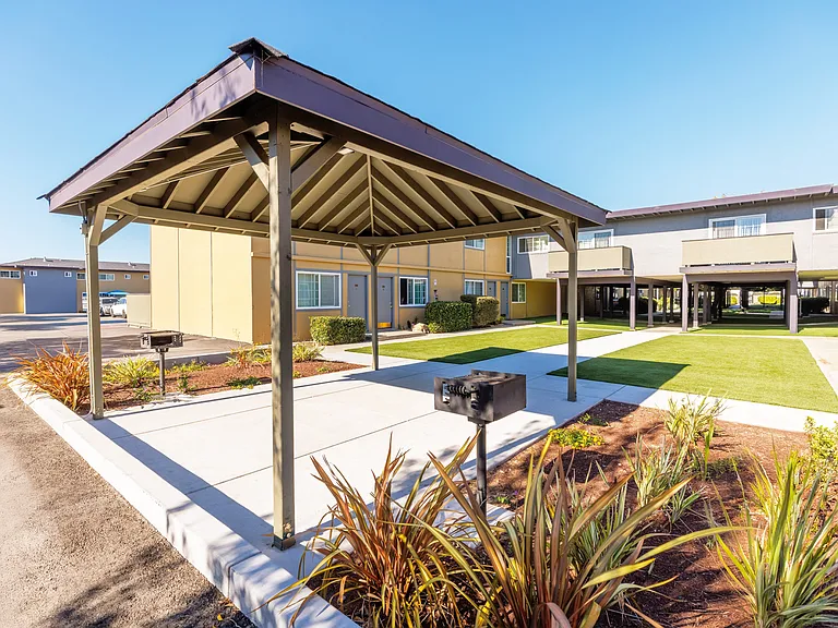 Marina Breeze Apartments — Photo 8