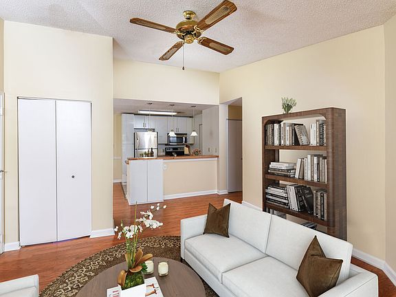 5th image of 1000 Johnanna Dr #2109