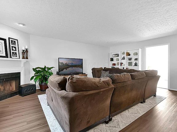 3rd image of 8420 Cliffthorne Way