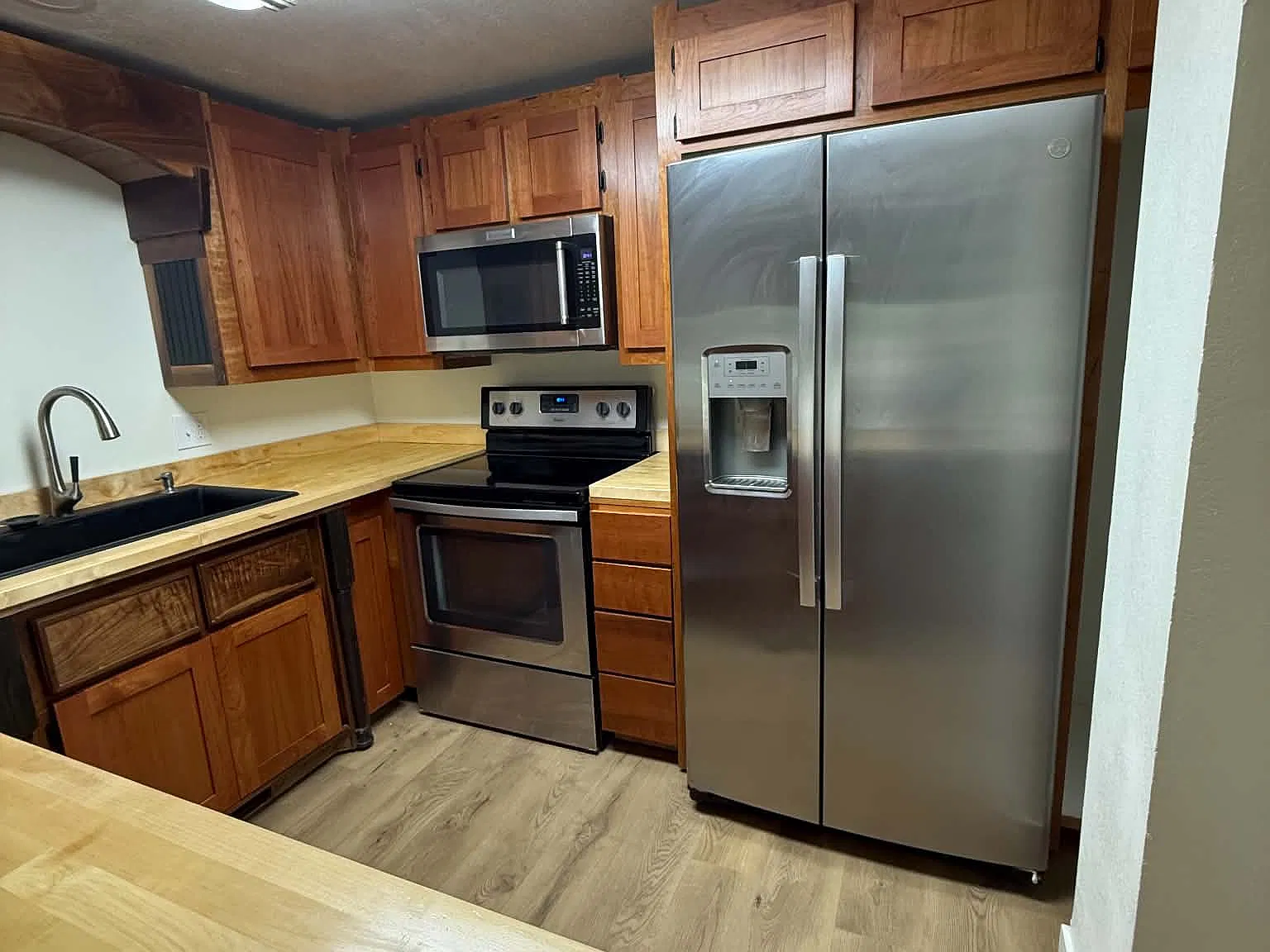 5 bed, 2.5 bath, 2600 sqft, $2,950 — Photo 4
