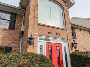 2726 Hollywood Ter APT 128, Louisville, KY 40206
