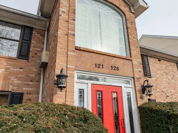 2726 Hollywood Ter APT 128, Louisville, KY 40206