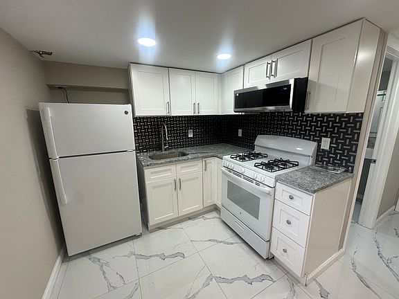 2nd image of 2514 S Alden St #1