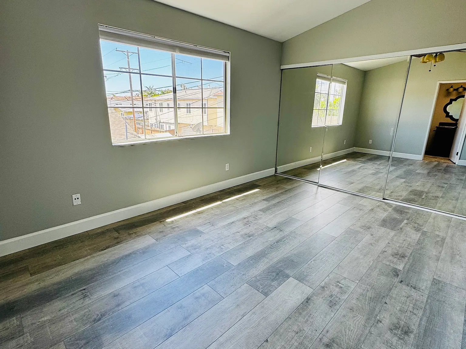 2 bed, 900 sqft, $3,500 — Photo 3