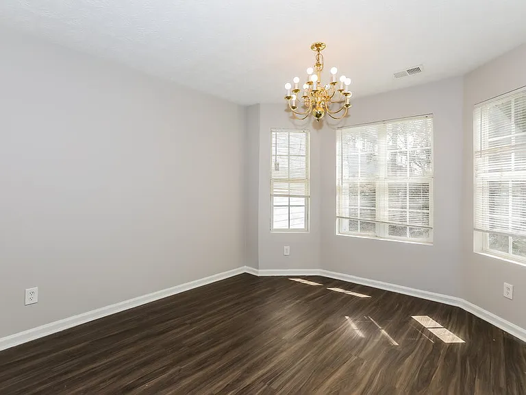 2286 Strathmoor Manor Dr — Photo 6