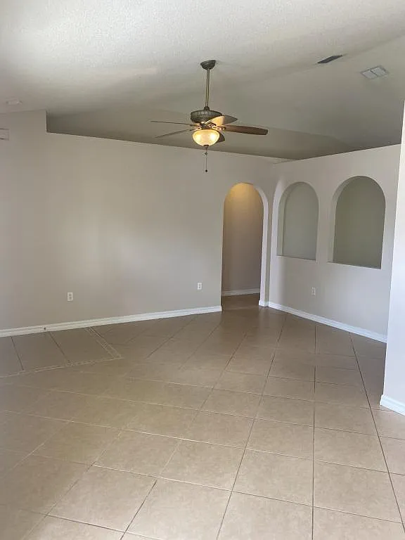 305 Chiquita Ct. — Photo 2