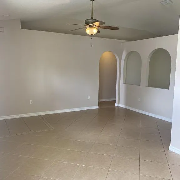 305 Chiquita Ct — Photo 2