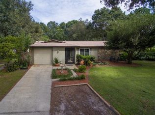 2100 Meadowbrook Dr, Lutz, FL 33558