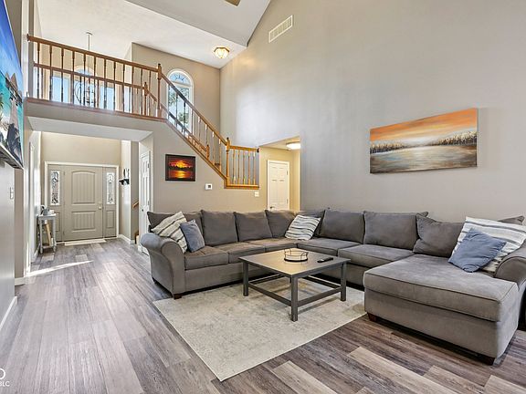 4th image of 1440 Aaron Dr W