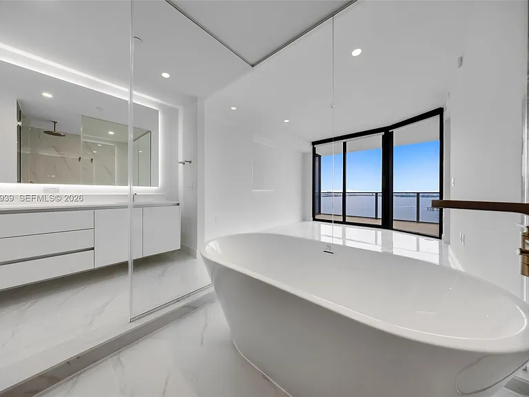 700 NE 24th St #1706 — Photo 31
