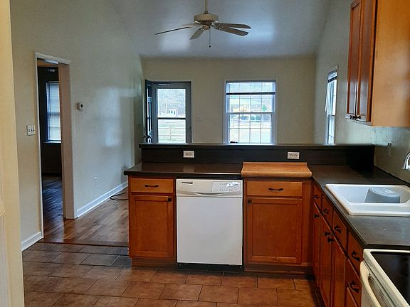 3rd image of 605 Railroad Ave #A
