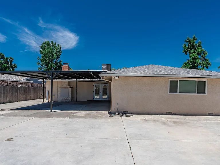 6552 N Augusta St — Photo 31