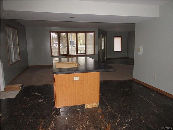 3rd image of 1535 Como Park Blvd