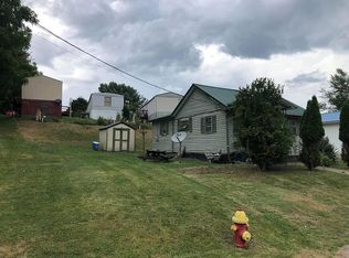 185 Maple St, Tazewell, VA 24651