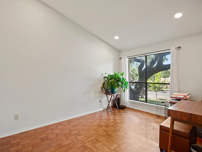 1709 Kimmerling Ln — Photo 8