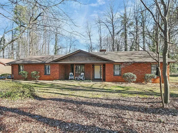 1902 W Sugar Creek Rd, Charlotte, NC 28262