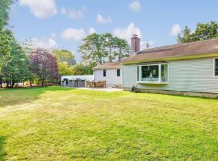 5 Ludlow Ln, Hampton Bays, NY 11946
