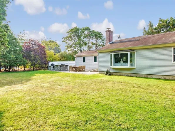 5 Ludlow Lane, Hampton Bays, NY 11946