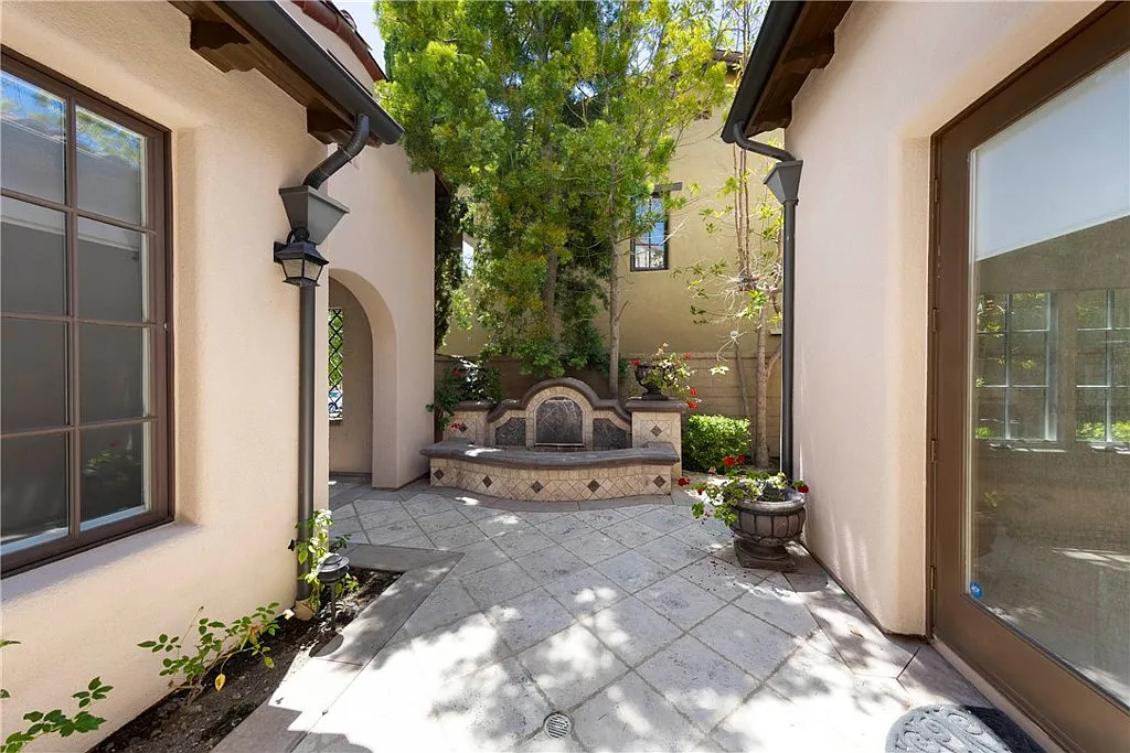 3 bed, 3.5 bath, 3442 sqft, $13,800 — Photo 4