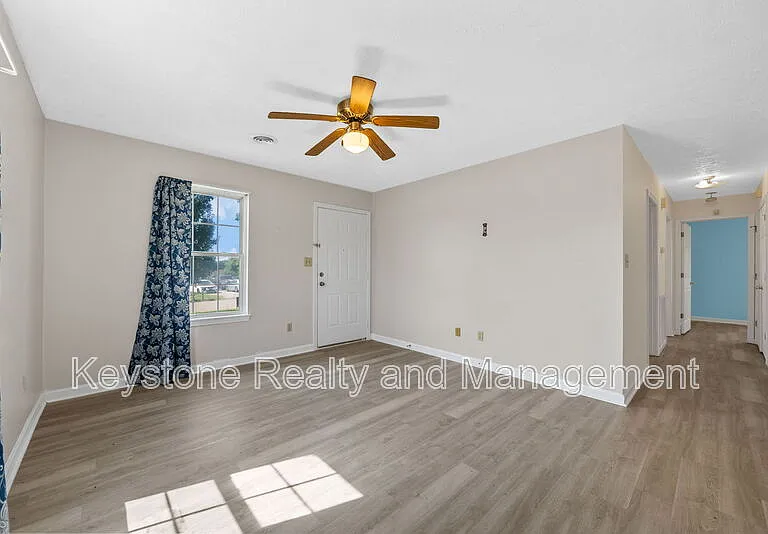 405 Eddy St — Photo 3