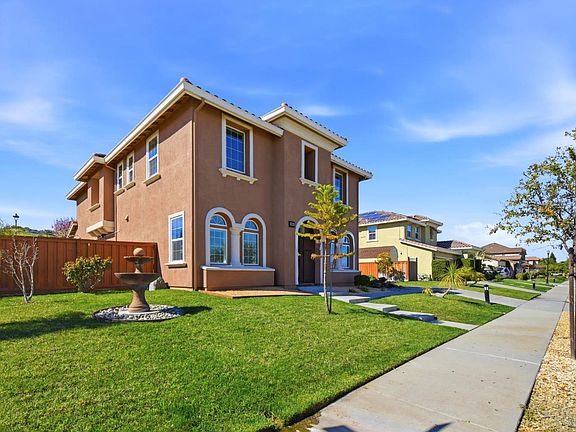 3rd image of 860 Elderberry Loop