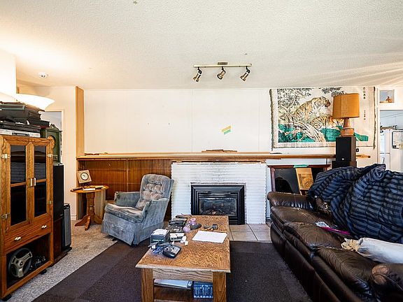 4th image of 46688 Portage Ave