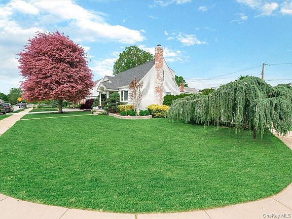 2nd image of 56 Columbine Avenue