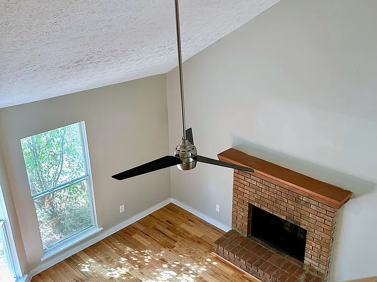 4930 Farmstead Ct NE — Photo 3