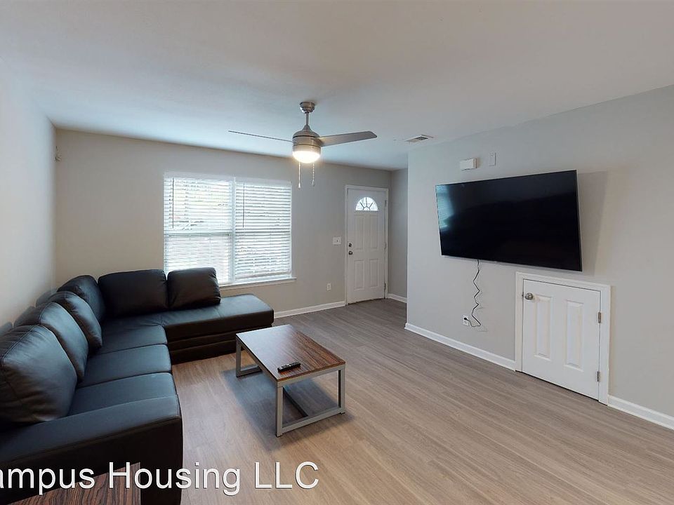 1st image of 636 Eugenia St