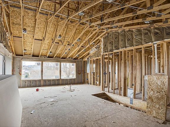 2nd image of 326 Lakeview Rd