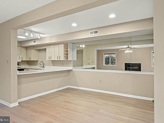 4th image of 260 Sea Eagle Dr Unit 4