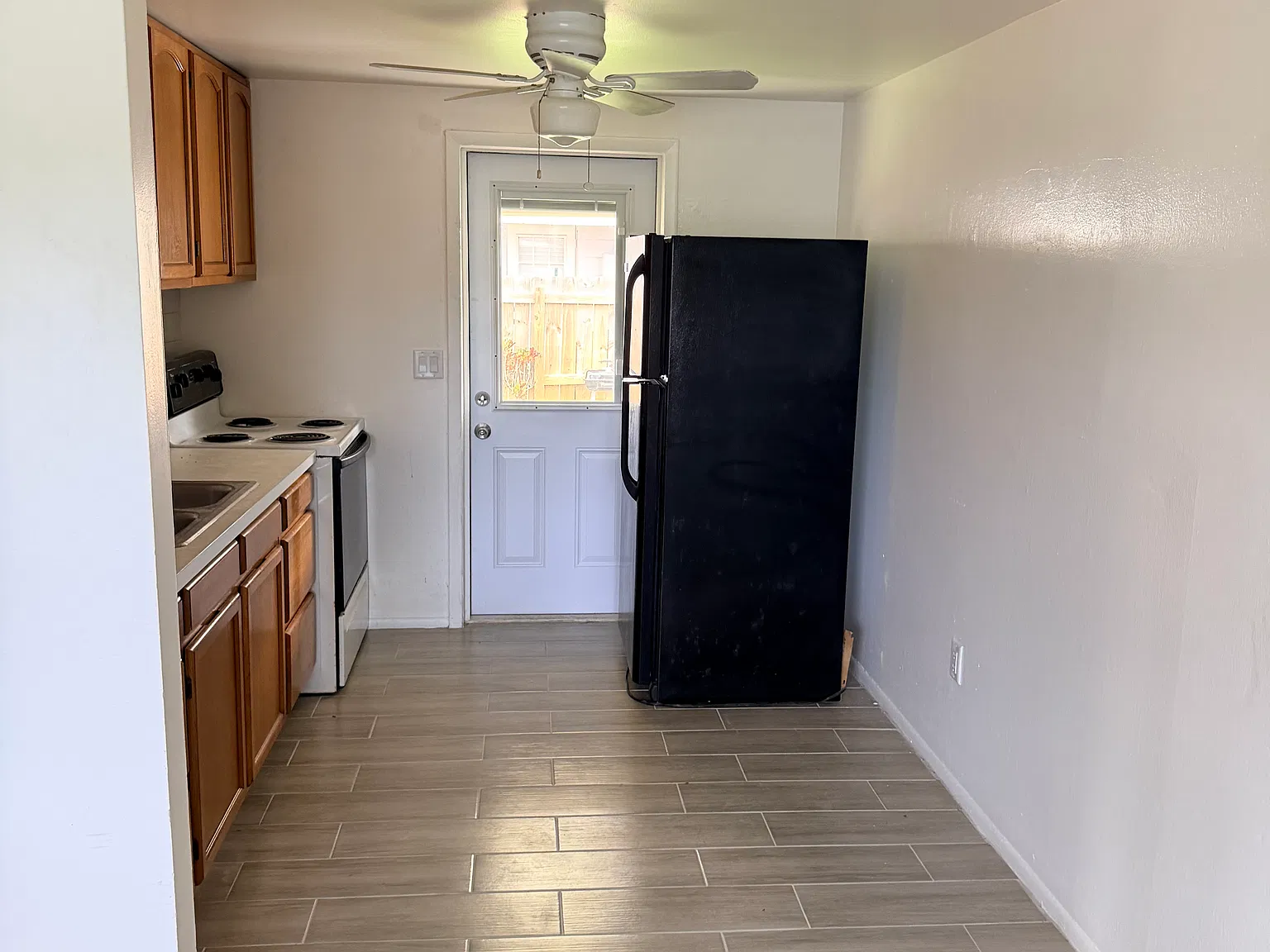 2 bed, 700 sqft, $1,500 — Photo 2