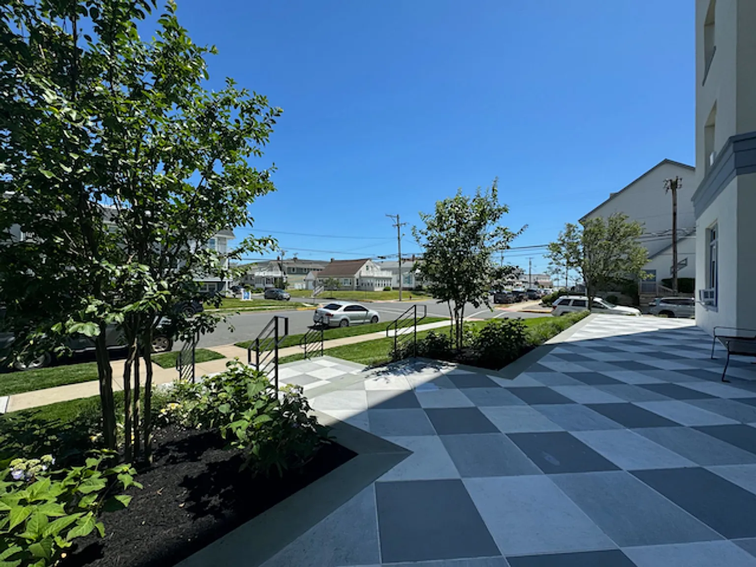 201 LaReine — Photo 2