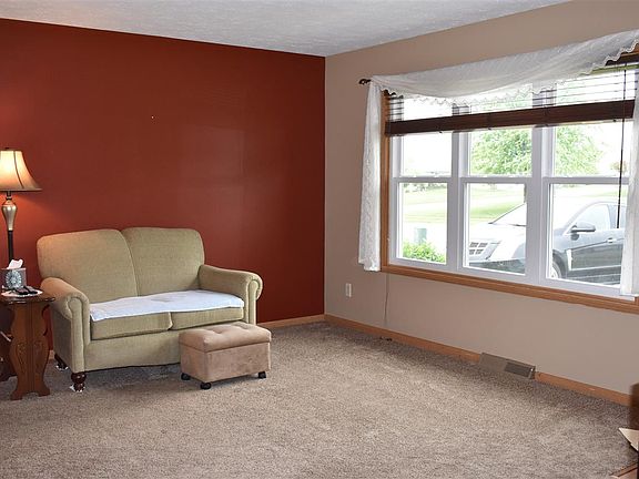 3rd image of 2909 Bluffside Dr