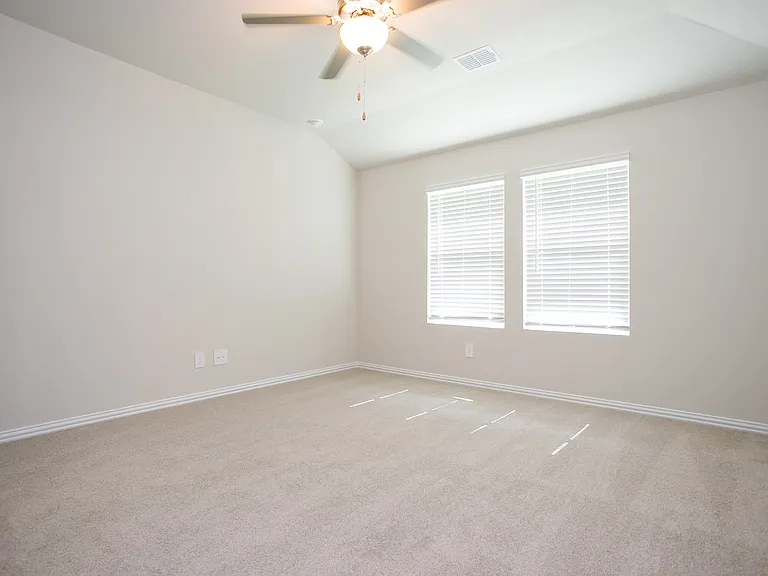 404 Castle Rd — Photo 11