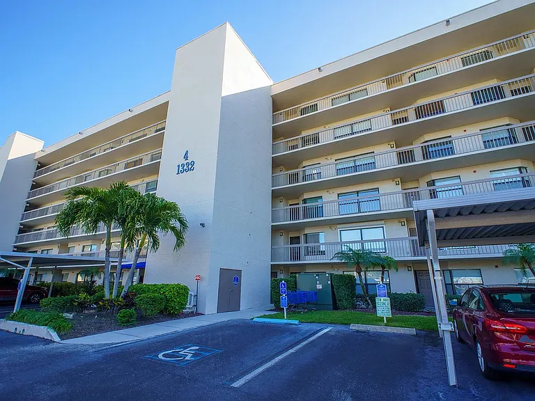 1332 Pasadena Ave S #205 — Photo 31