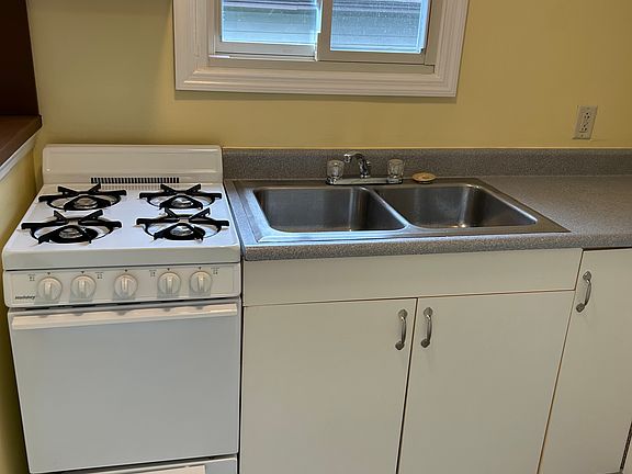 5th image of 34 Pleasant St #B