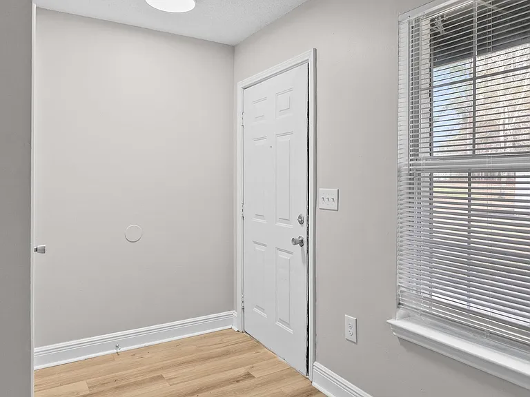 Pebble Creek Apartments — Photo 29
