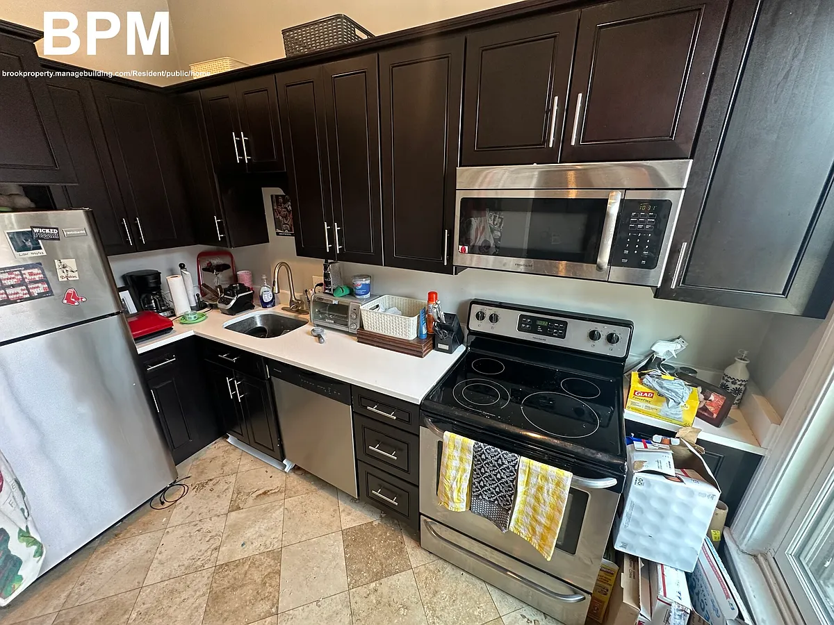 Building Photo - 669 Massachusetts Ave #2