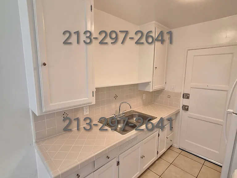 145 1/2 S Hoover St — Photo 12
