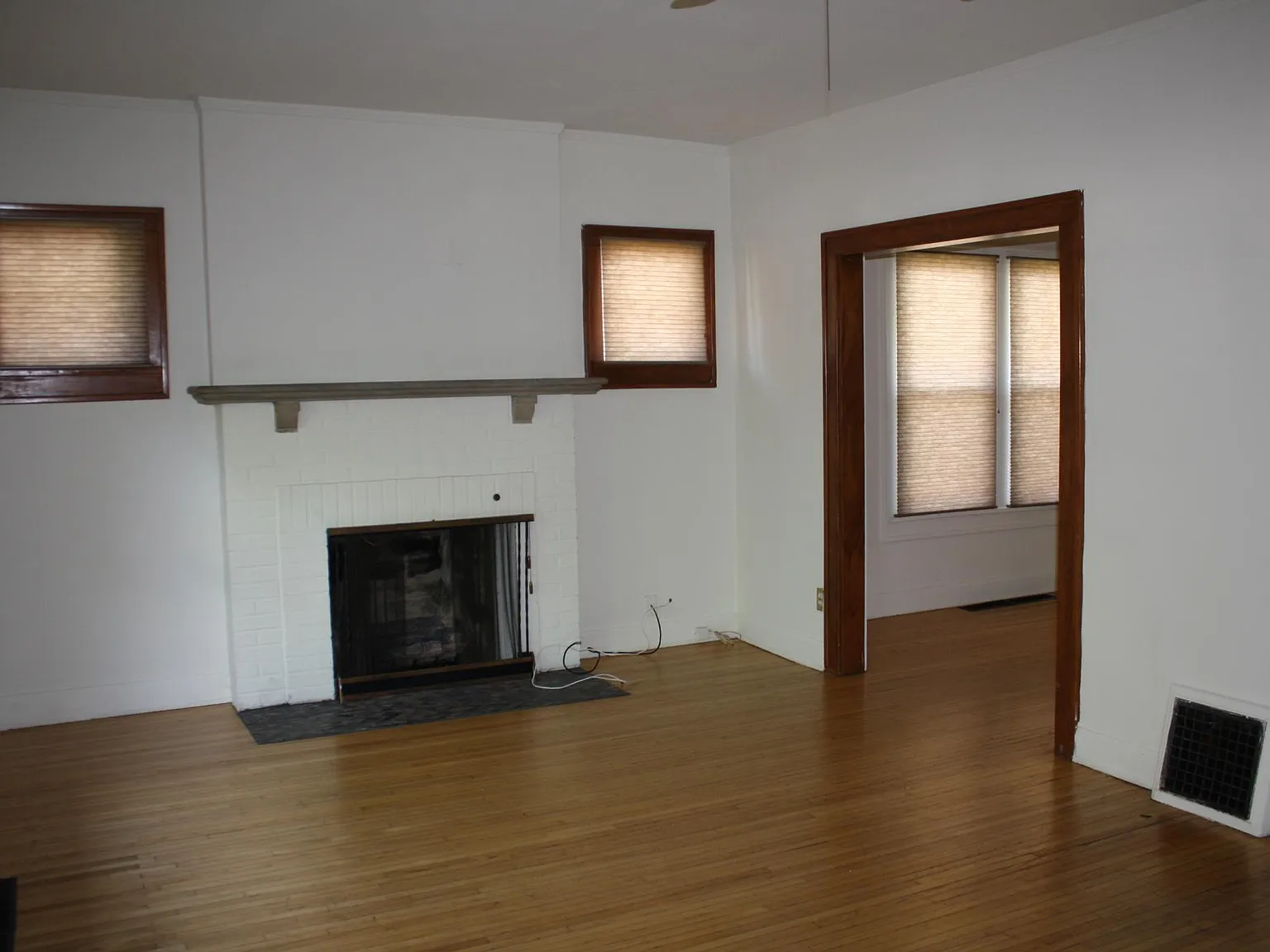 5 bed, 1.5 bath, 1584 sqft, $5,200 — Photo 2